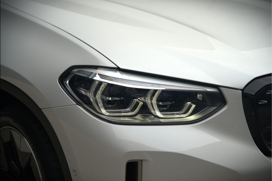 BMW iX3 High Executive 80 kWh | Panoramadak | Keyless | Stoelverwarming | Harman Kardon | Memory Seat | Head-Up Display | 360 Camera | Adaptief Onderstel | Trekhaak | Adaptive LED | Elektrische Stoelen | Apple Carplay | N