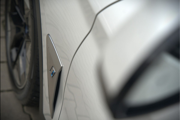 BMW iX3 High Executive 80 kWh | Panoramadak | Keyless | Stoelverwarming | Harman Kardon | Memory Seat | Head-Up Display | 360 Camera | Adaptief Onderstel | Trekhaak | Adaptive LED | Elektrische Stoelen | Apple Carplay | N