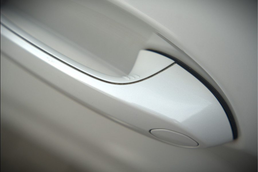 BMW iX3 High Executive 80 kWh | Panoramadak | Keyless | Stoelverwarming | Harman Kardon | Memory Seat | Head-Up Display | 360 Camera | Adaptief Onderstel | Trekhaak | Adaptive LED | Elektrische Stoelen | Apple Carplay | N