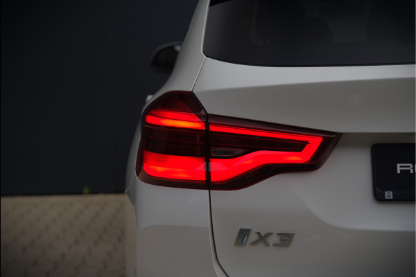 BMW iX3 High Executive 80 kWh | Panoramadak | Keyless | Stoelverwarming | Harman Kardon | Memory Seat | Head-Up Display | 360 Camera | Adaptief Onderstel | Trekhaak | Adaptive LED | Elektrische Stoelen | Apple Carplay | N