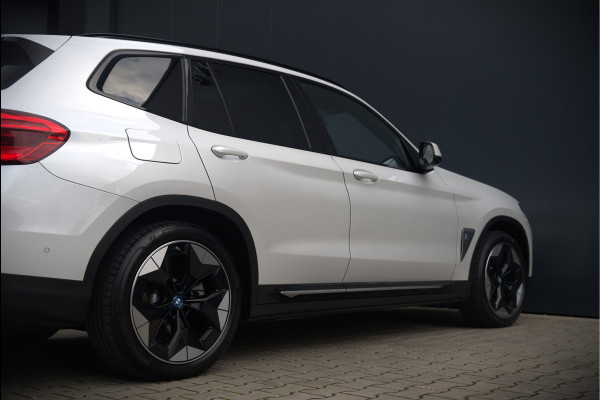 BMW iX3 High Executive 80 kWh | Panoramadak | Keyless | Stoelverwarming | Harman Kardon | Memory Seat | Head-Up Display | 360 Camera | Adaptief Onderstel | Trekhaak | Adaptive LED | Elektrische Stoelen | Apple Carplay | N