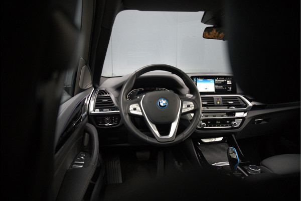 BMW iX3 High Executive 80 kWh | Panoramadak | Keyless | Stoelverwarming | Harman Kardon | Memory Seat | Head-Up Display | 360 Camera | Adaptief Onderstel | Trekhaak | Adaptive LED | Elektrische Stoelen | Apple Carplay | N