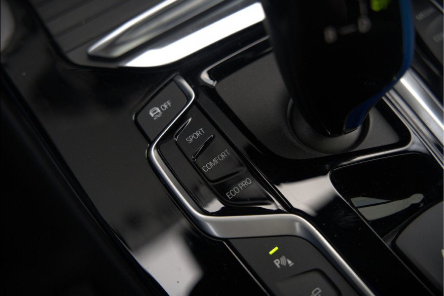 BMW iX3 High Executive 80 kWh | Panoramadak | Keyless | Stoelverwarming | Harman Kardon | Memory Seat | Head-Up Display | 360 Camera | Adaptief Onderstel | Trekhaak | Adaptive LED | Elektrische Stoelen | Apple Carplay | N