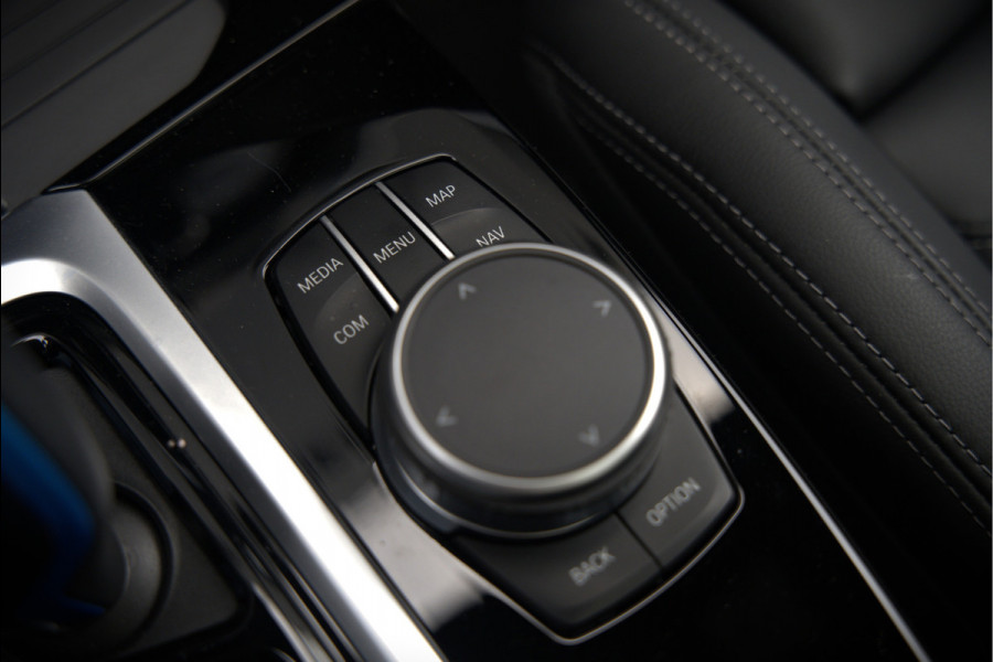 BMW iX3 High Executive 80 kWh | Panoramadak | Keyless | Stoelverwarming | Harman Kardon | Memory Seat | Head-Up Display | 360 Camera | Adaptief Onderstel | Trekhaak | Adaptive LED | Elektrische Stoelen | Apple Carplay | N