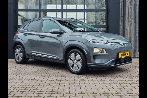 Hyundai Kona EV Comfort 39 kWh | SOH 98% | Stoelverwarming | Krell | Navi |  All-seasons | Camera | Stuurverwarming | Rijklaar |