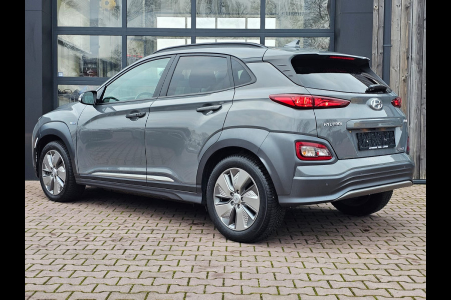 Hyundai Kona EV Comfort 39 kWh | SOH 98% | Stoelverwarming | Krell | Navi |  All-seasons | Camera | Stuurverwarming | Rijklaar |
