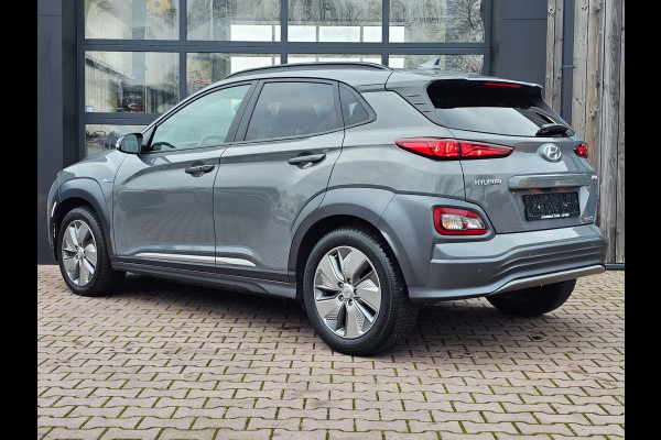 Hyundai Kona EV Comfort 39 kWh | SOH 98% | Stoelverwarming | Krell | Navi |  All-seasons | Camera | Stuurverwarming | Rijklaar |