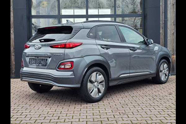 Hyundai Kona EV Comfort 39 kWh | SOH 98% | Stoelverwarming | Krell | Navi |  All-seasons | Camera | Stuurverwarming | Rijklaar |