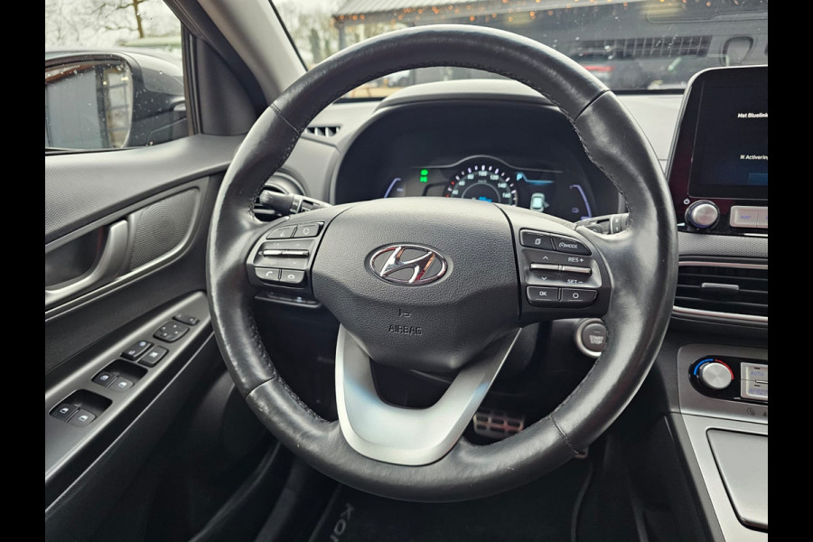 Hyundai Kona EV Comfort 39 kWh | SOH 98% | Stoelverwarming | Krell | Navi |  All-seasons | Camera | Stuurverwarming | Rijklaar |