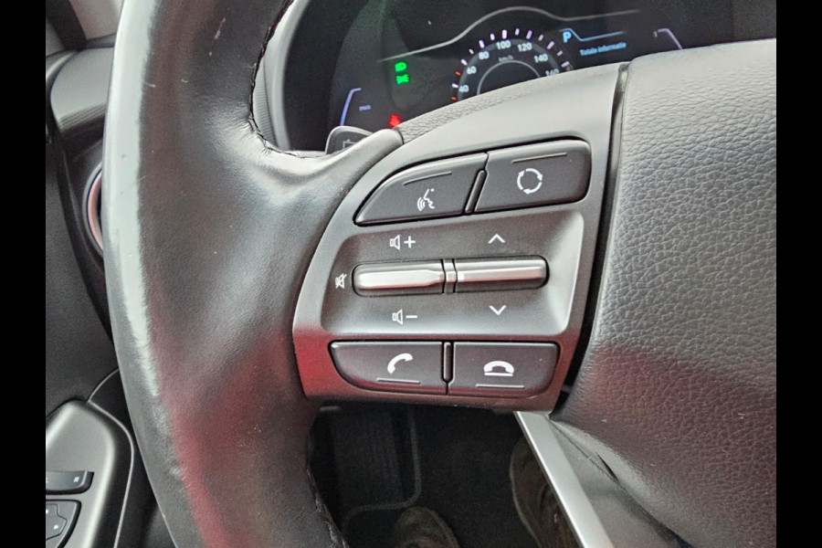 Hyundai Kona EV Comfort 39 kWh | SOH 98% | Stoelverwarming | Krell | Navi |  All-seasons | Camera | Stuurverwarming | Rijklaar |