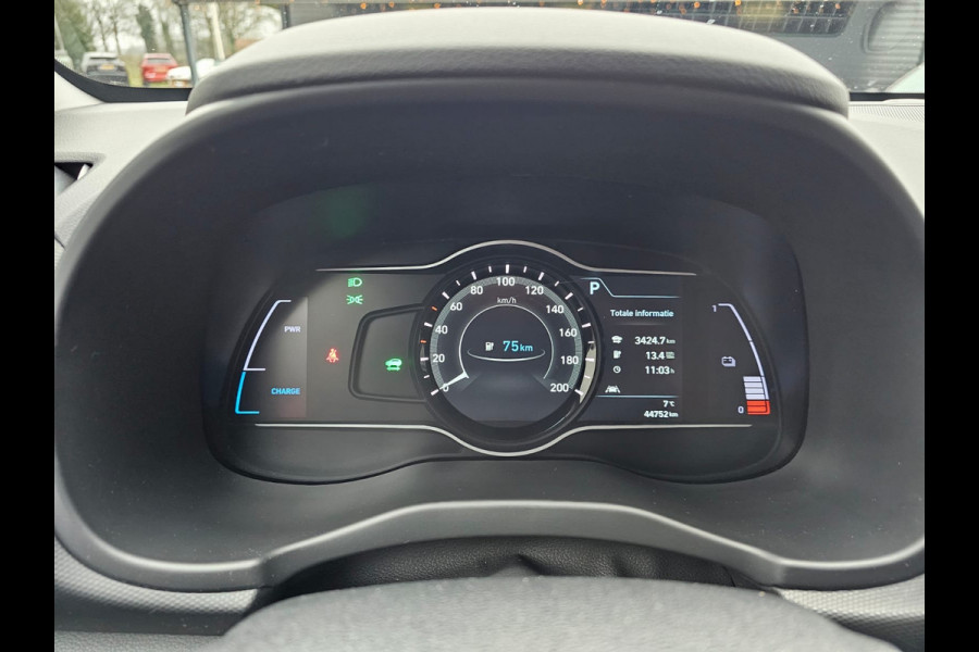 Hyundai Kona EV Comfort 39 kWh | SOH 98% | Stoelverwarming | Krell | Navi |  All-seasons | Camera | Stuurverwarming | Rijklaar |