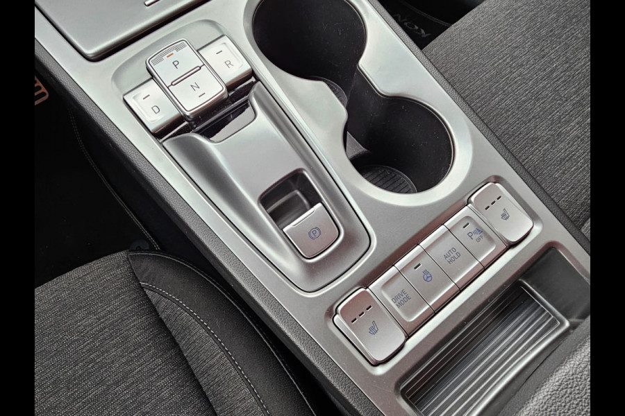 Hyundai Kona EV Comfort 39 kWh | SOH 98% | Stoelverwarming | Krell | Navi |  All-seasons | Camera | Stuurverwarming | Rijklaar |