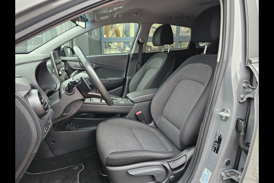 Hyundai Kona EV Comfort 39 kWh | SOH 98% | Stoelverwarming | Krell | Navi |  All-seasons | Camera | Stuurverwarming | Rijklaar |