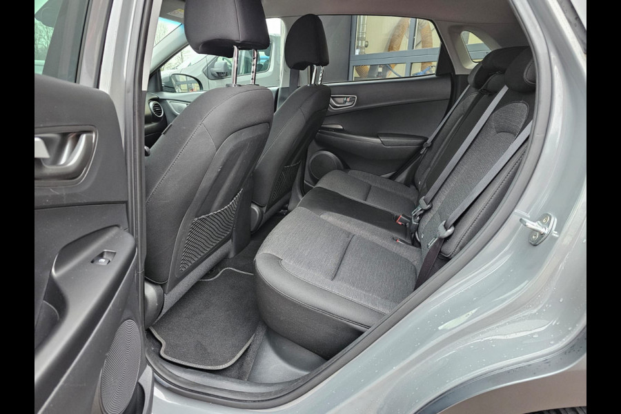 Hyundai Kona EV Comfort 39 kWh | SOH 98% | Stoelverwarming | Krell | Navi |  All-seasons | Camera | Stuurverwarming | Rijklaar |