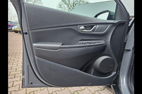 Hyundai Kona EV Comfort 39 kWh | SOH 98% | Stoelverwarming | Krell | Navi |  All-seasons | Camera | Stuurverwarming | Rijklaar |