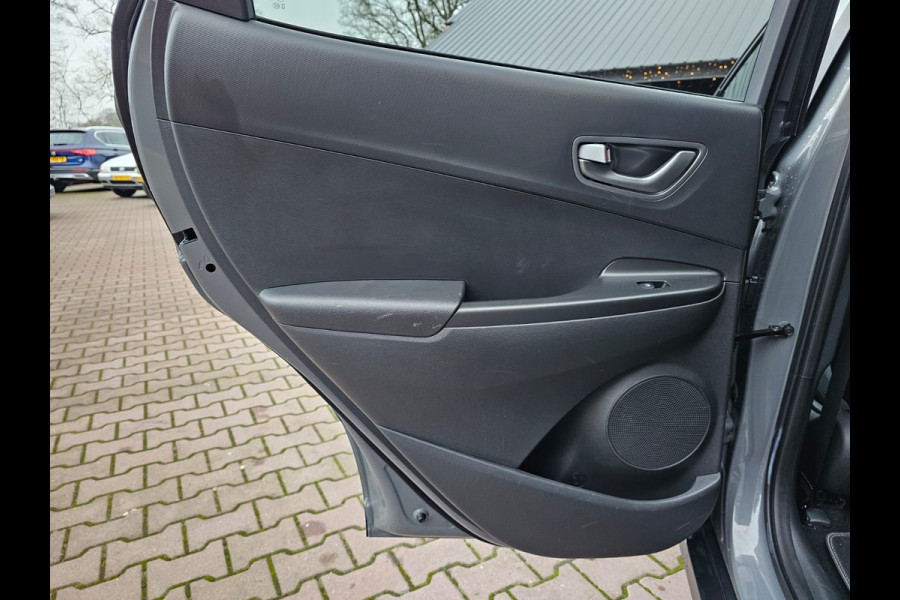 Hyundai Kona EV Comfort 39 kWh | SOH 98% | Stoelverwarming | Krell | Navi |  All-seasons | Camera | Stuurverwarming | Rijklaar |