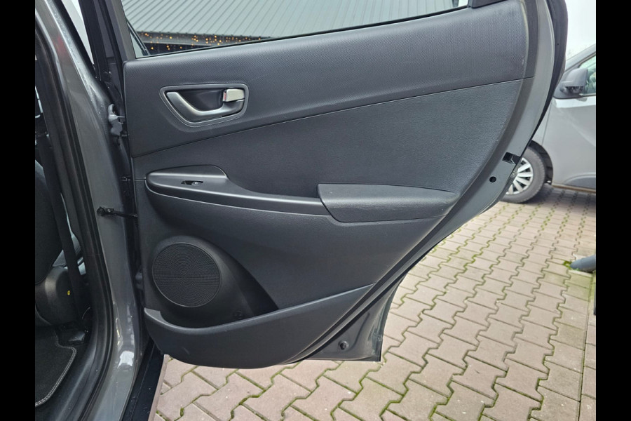Hyundai Kona EV Comfort 39 kWh | SOH 98% | Stoelverwarming | Krell | Navi |  All-seasons | Camera | Stuurverwarming | Rijklaar |