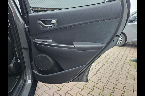 Hyundai Kona EV Comfort 39 kWh | SOH 98% | Stoelverwarming | Krell | Navi |  All-seasons | Camera | Stuurverwarming | Rijklaar |