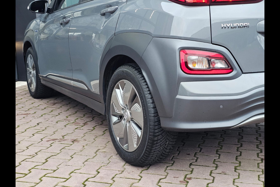 Hyundai Kona EV Comfort 39 kWh | SOH 98% | Stoelverwarming | Krell | Navi |  All-seasons | Camera | Stuurverwarming | Rijklaar |