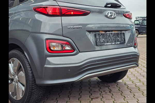 Hyundai Kona EV Comfort 39 kWh | SOH 98% | Stoelverwarming | Krell | Navi |  All-seasons | Camera | Stuurverwarming | Rijklaar |