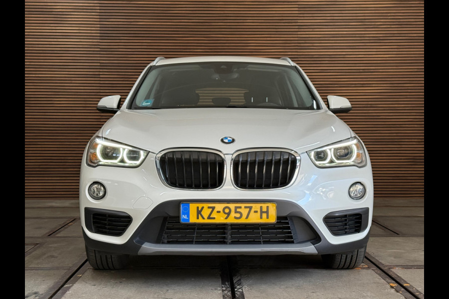 BMW X1 SDrive20i Centennial High Executive | Leer | Navigatie | HUD