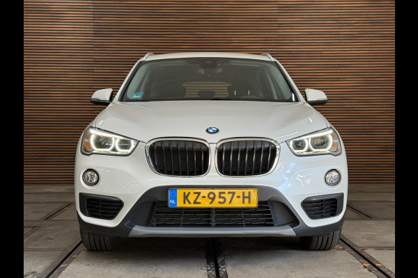 BMW X1 SDrive20i Centennial High Executive | Leer | Navigatie | HUD