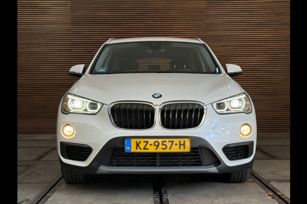 BMW X1 SDrive20i Centennial High Executive | Leer | Navigatie | HUD