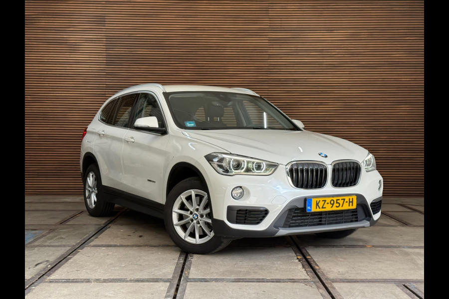 BMW X1 SDrive20i Centennial High Executive | Leer | Navigatie | HUD