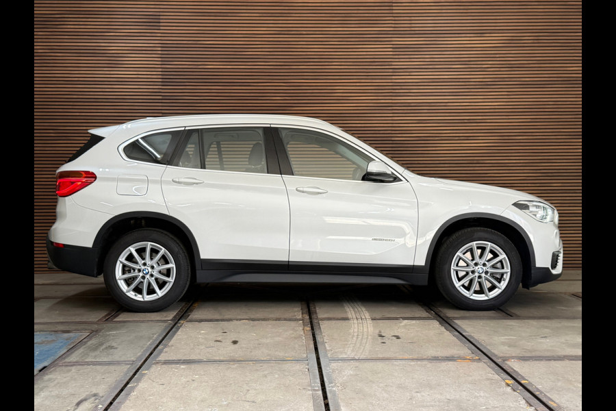 BMW X1 SDrive20i Centennial High Executive | Leer | Navigatie | HUD