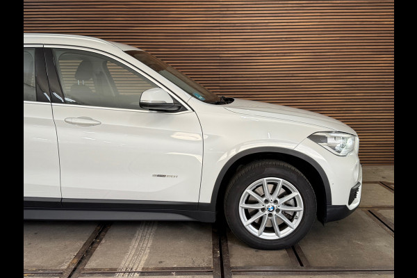 BMW X1 SDrive20i Centennial High Executive | Leer | Navigatie | HUD