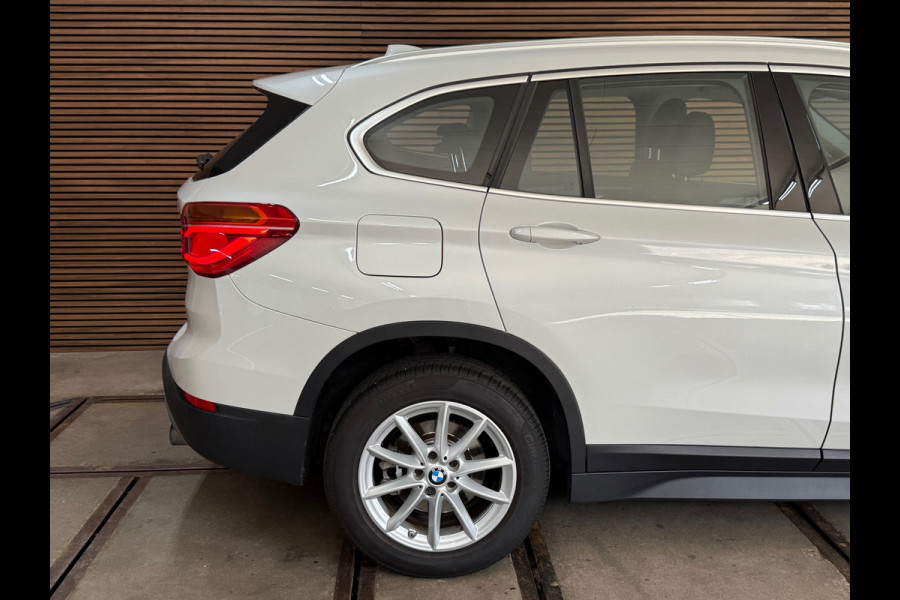 BMW X1 SDrive20i Centennial High Executive | Leer | Navigatie | HUD
