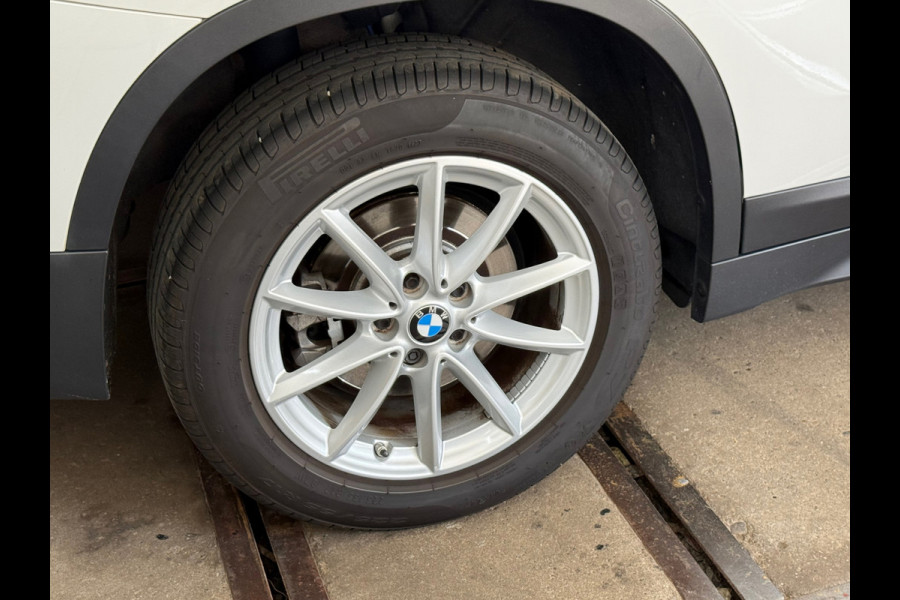 BMW X1 SDrive20i Centennial High Executive | Leer | Navigatie | HUD