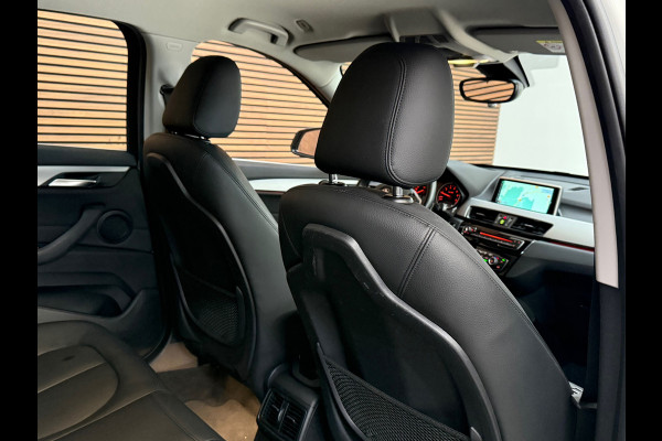 BMW X1 SDrive20i Centennial High Executive | Leer | Navigatie | HUD