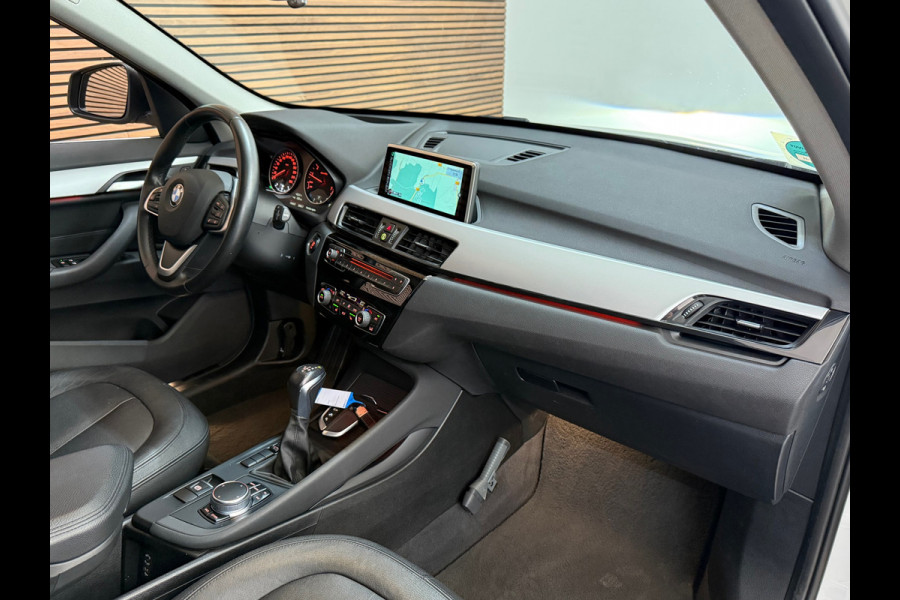 BMW X1 SDrive20i Centennial High Executive | Leer | Navigatie | HUD