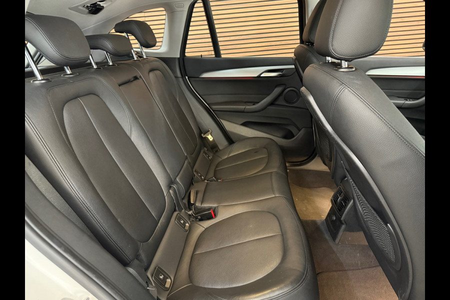 BMW X1 SDrive20i Centennial High Executive | Leer | Navigatie | HUD