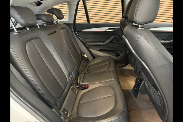 BMW X1 SDrive20i Centennial High Executive | Leer | Navigatie | HUD