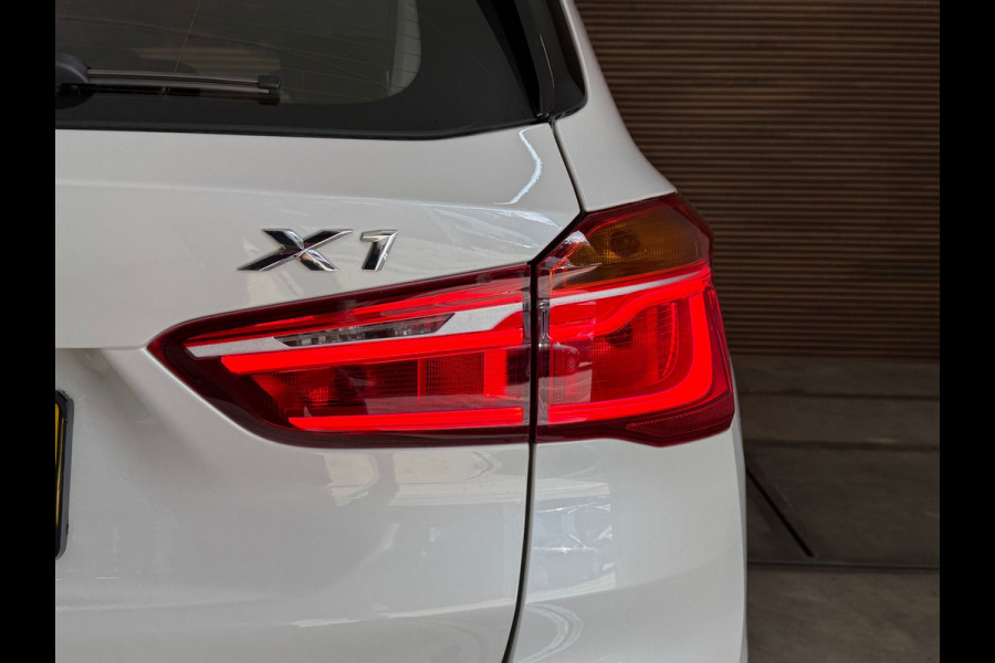 BMW X1 SDrive20i Centennial High Executive | Leer | Navigatie | HUD