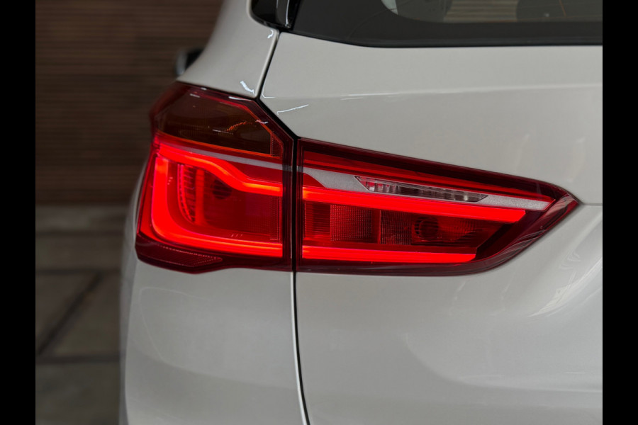 BMW X1 SDrive20i Centennial High Executive | Leer | Navigatie | HUD