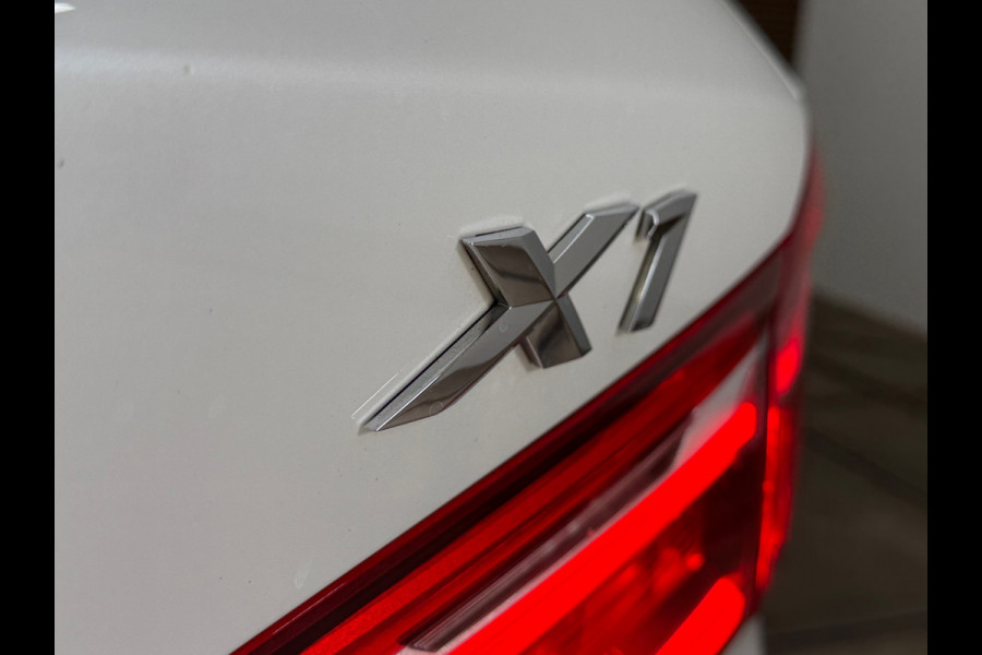 BMW X1 SDrive20i Centennial High Executive | Leer | Navigatie | HUD