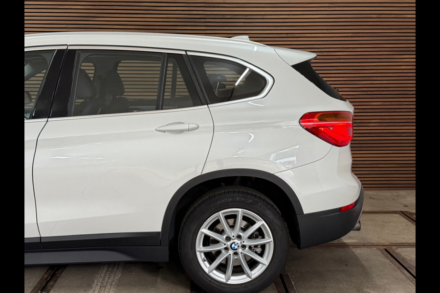 BMW X1 SDrive20i Centennial High Executive | Leer | Navigatie | HUD