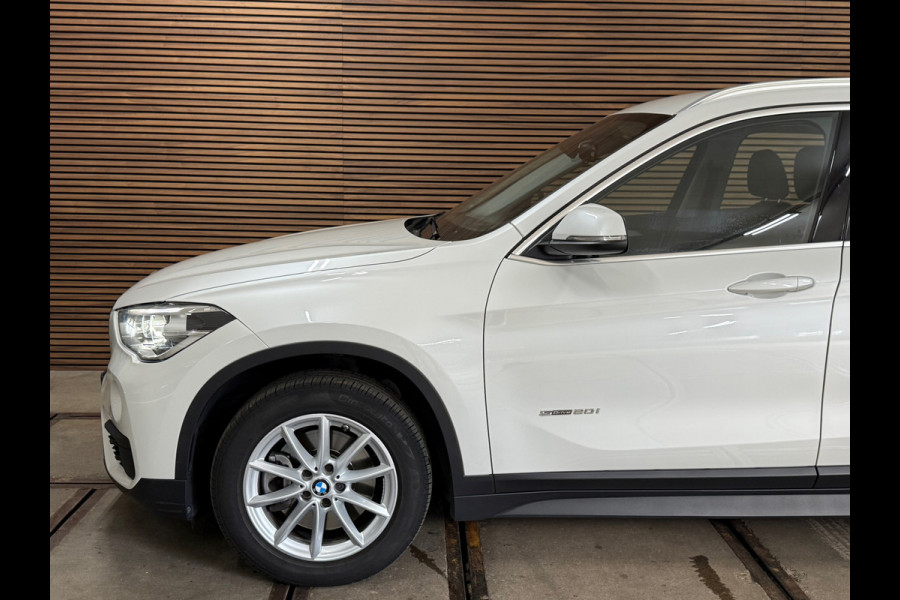 BMW X1 SDrive20i Centennial High Executive | Leer | Navigatie | HUD