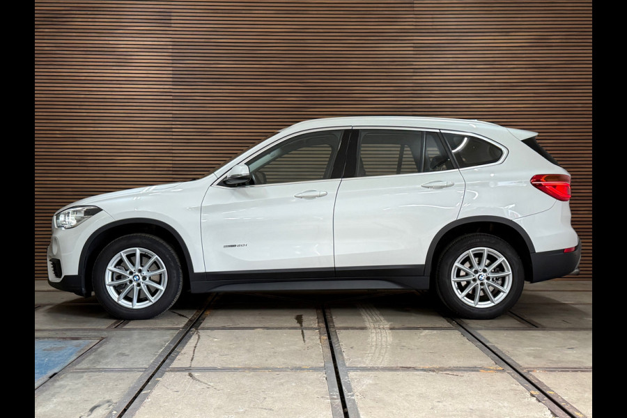 BMW X1 SDrive20i Centennial High Executive | Leer | Navigatie | HUD