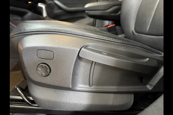 BMW X1 SDrive20i Centennial High Executive | Leer | Navigatie | HUD