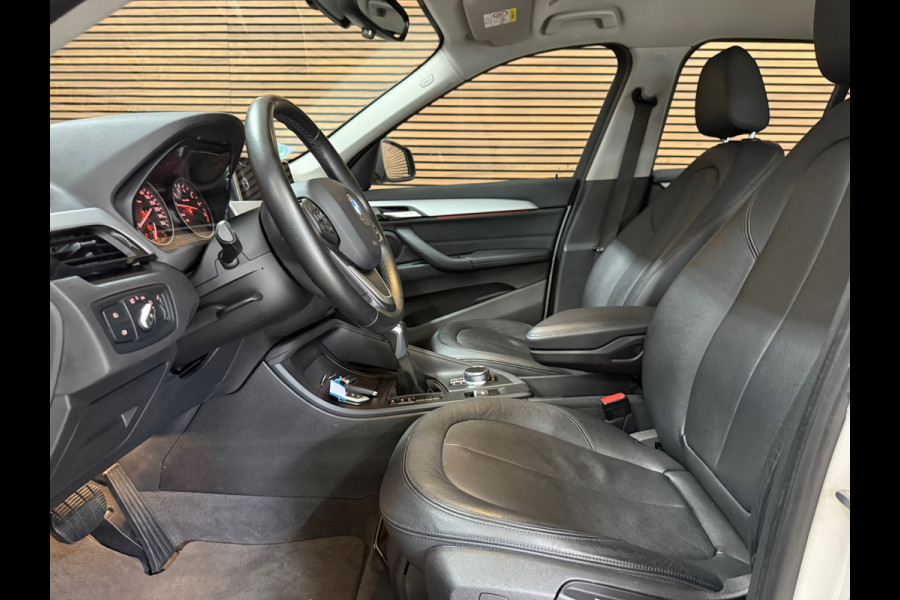 BMW X1 SDrive20i Centennial High Executive | Leer | Navigatie | HUD