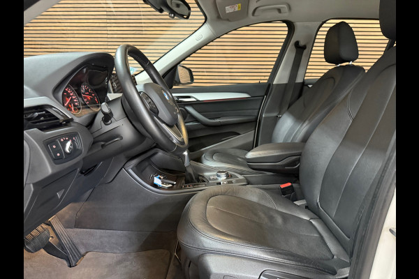 BMW X1 SDrive20i Centennial High Executive | Leer | Navigatie | HUD