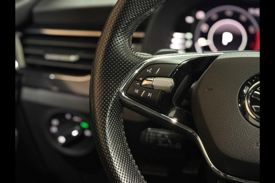 Škoda SCALA 1.0 TSI Style DSG | Sportstoelen | 18' inch | Crystal Lighting | Navigatie | Virtual Cockpit | Adaptive Cruise Control