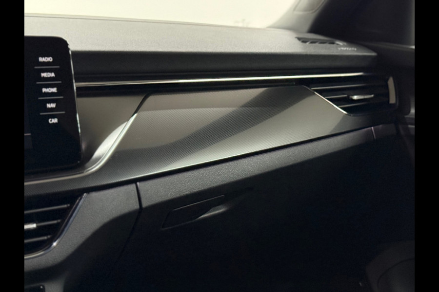 Škoda SCALA 1.0 TSI Style DSG | Sportstoelen | 18' inch | Crystal Lighting | Navigatie | Virtual Cockpit | Adaptive Cruise Control