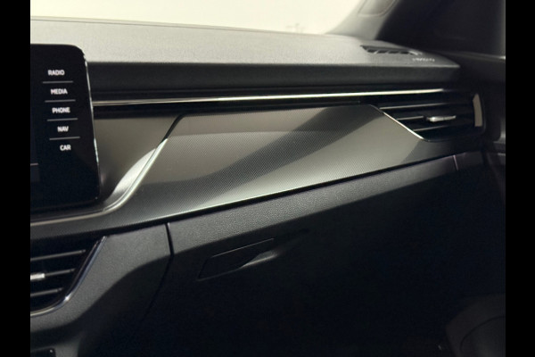 Škoda SCALA 1.0 TSI Style DSG | Sportstoelen | 18' inch | Crystal Lighting | Navigatie | Virtual Cockpit | Adaptive Cruise Control