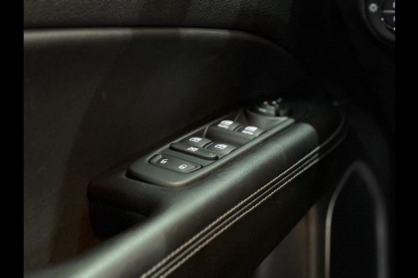 Jeep Compass 4xe 240 Plug-in Hybrid Electric S | Alpine | 19' inch | Leder | Trekhaak | LED