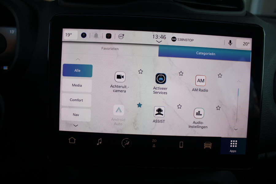 Jeep Renegade 1.5T 130PK e-Hybrid ALTITUDE | DRAADLOZE APPLE CARPLAY/ANDROID AUTO | PANORAMISCH SCHUIF/KANTEL DAK | FULL LED KOPLAMPEN | DODEHOEK DETECTIE | ADAPTIVE CRUISE CONTROL | LICHTMETALEN VELGEN 17" | ACHTERUITRIJ CAMERA | DAB+ RADIO | NAVIGATIE | PARKEERSENSOREN VOOR + ACHTER | AUTOMATISCH INPARKEREN | KEYLESS ENTRY/START | GETINTE RUITEN |